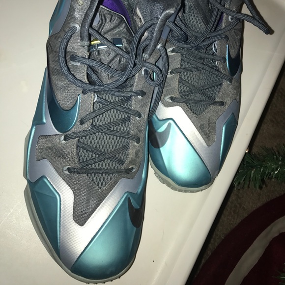 Lebron 11s Nike - Picture 2 of 4